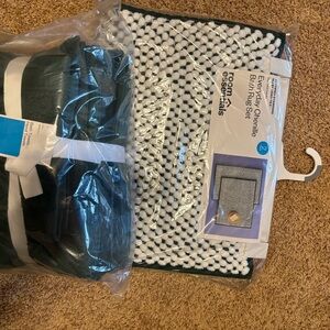 Target Chenille Bath Rug Set in Green and White with towel set.